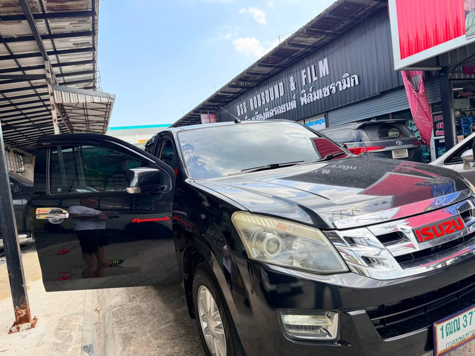 🔥 Isuzu D-MAX X-Series ติดฟิล์มเซรามิก R2 Series 6 🔥 ร้อนแค่ไหนก็เอาอยู่… ขับสบายทุกเส้นทาง!