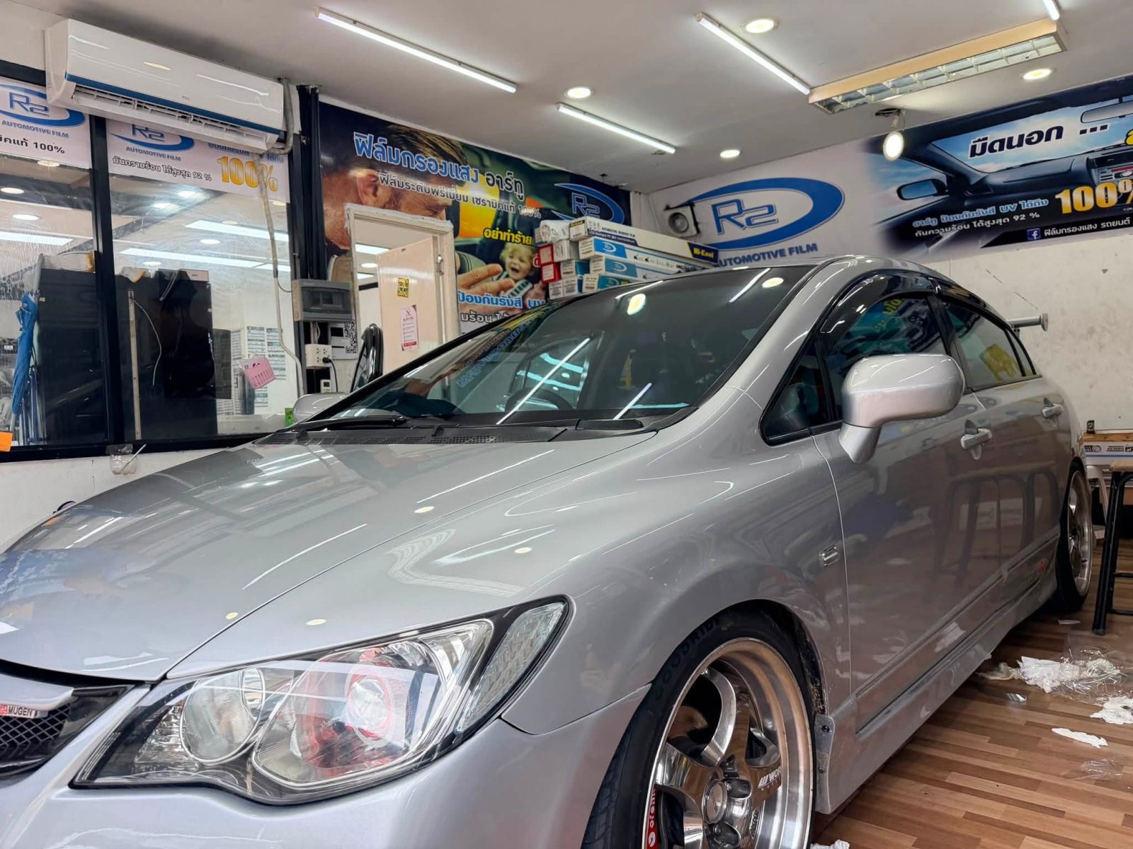 🔥 HONDA CIVIC FD สปอร์ตเต็มคัน… แต่จะขับสบายกว่านี้ เมื่อเลือกฟิล์มเซรามิก R2 SERIES 7 R730 ฟ้าใส 🔥