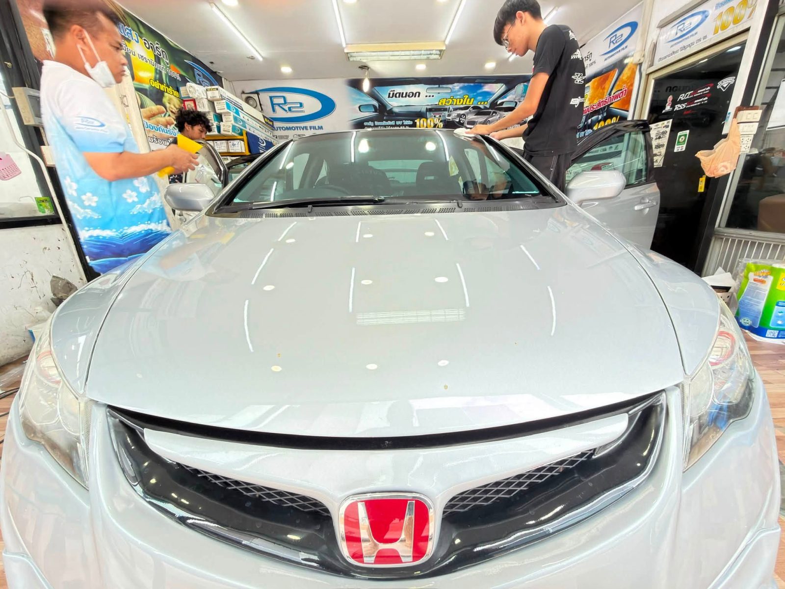 🔥 HONDA CIVIC FD สปอร์ตเต็มคัน… แต่จะขับสบายกว่านี้ เมื่อเลือกฟิล์มเซรามิก R2 SERIES 7 R730 ฟ้าใส 🔥