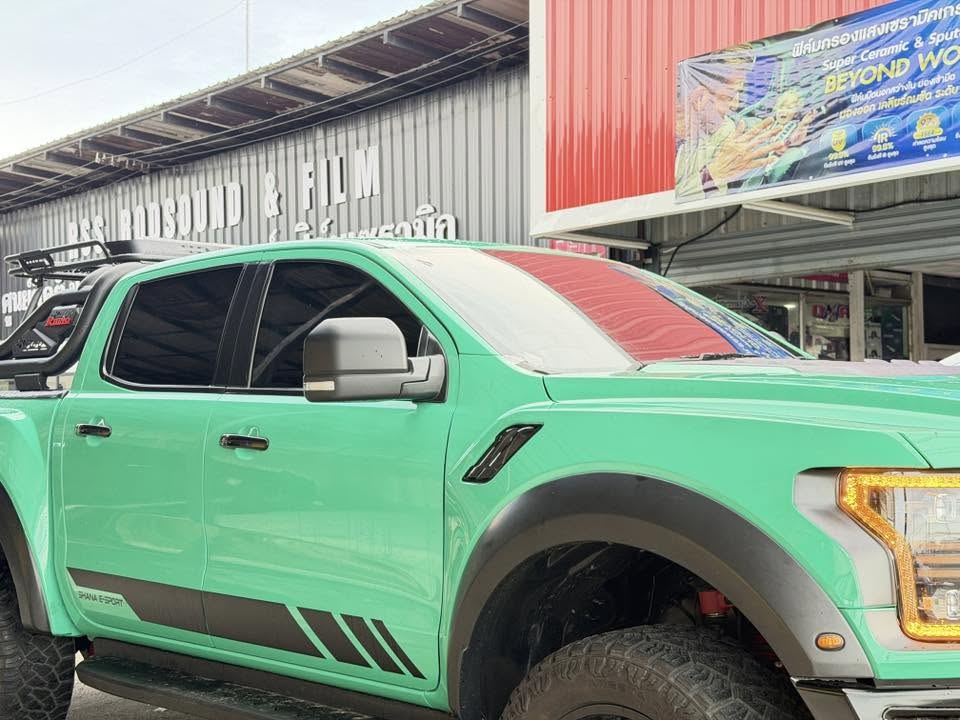 🔥 FORD RAPTOR หล่อ ดุ พร้อมลุยทุกเส้นทาง ติดฟิล์มเซรามิก R2 SERIES 6 กันร้อนจริง เห็นผลจริง เย็นสบายตั้งแต่วันแรกที่ติด