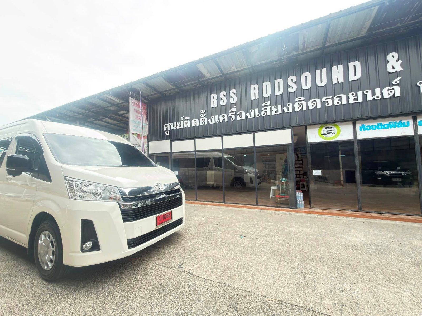 🚐✨ TOYOTA COMMUTER จัดเต็มชุด จอแอนดรอย์ BLAUPUNKT พร้อม กล้อง 360 องศา ครบจบในคันเดียว! 🔵🇩🇪
